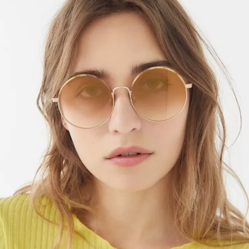 DIFF Isla Round Sunglasses Brushed Gold Pearl Temple Gradient Lens